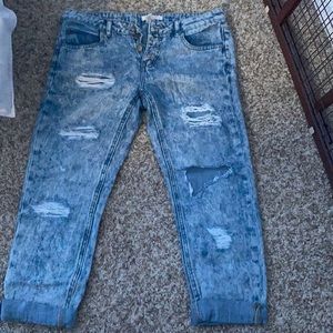 Washed distressed jeans